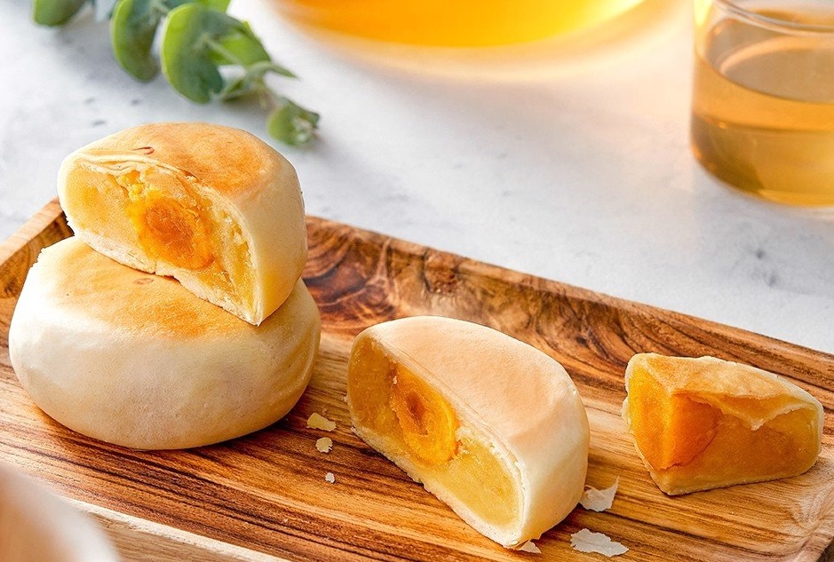 Hàm lượng calo trong một cái bánh pía trứng muối khoảng 300 kcal Hàm lượng calo trong một cái bánh pía trứng muối khoảng 300 kcal